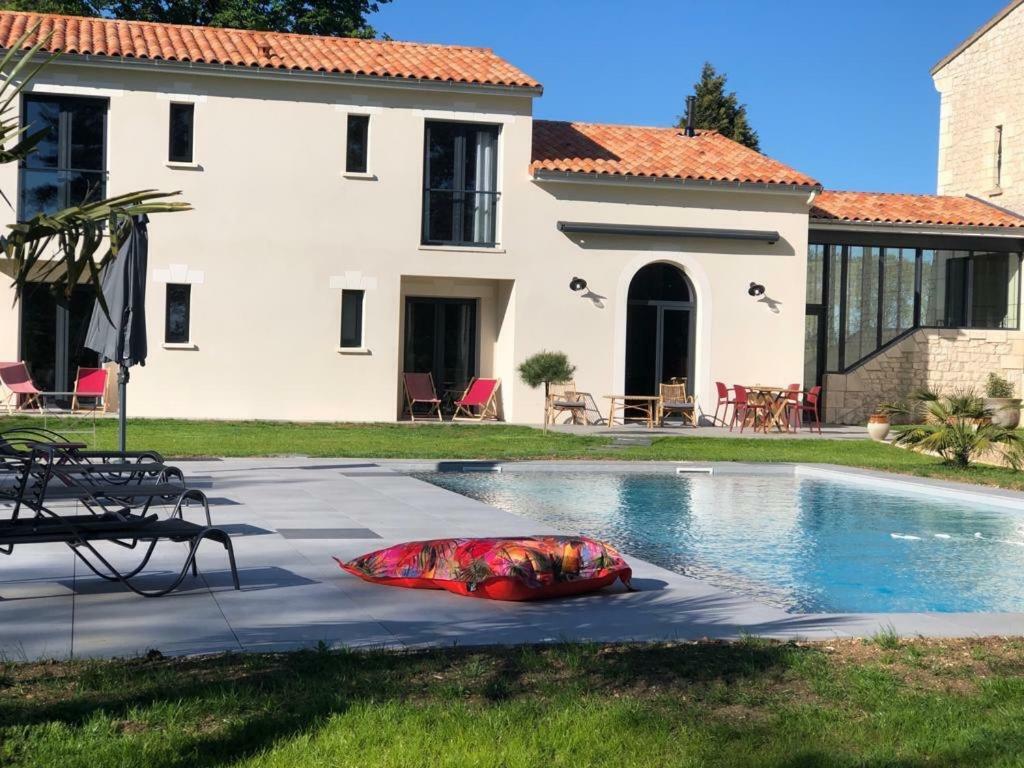 L Esprit Du Clain Chambres D Hotes Bandb De Standing Proches Du Futuroscope Golf Et Lac De St Cyr Naintre Esterno foto