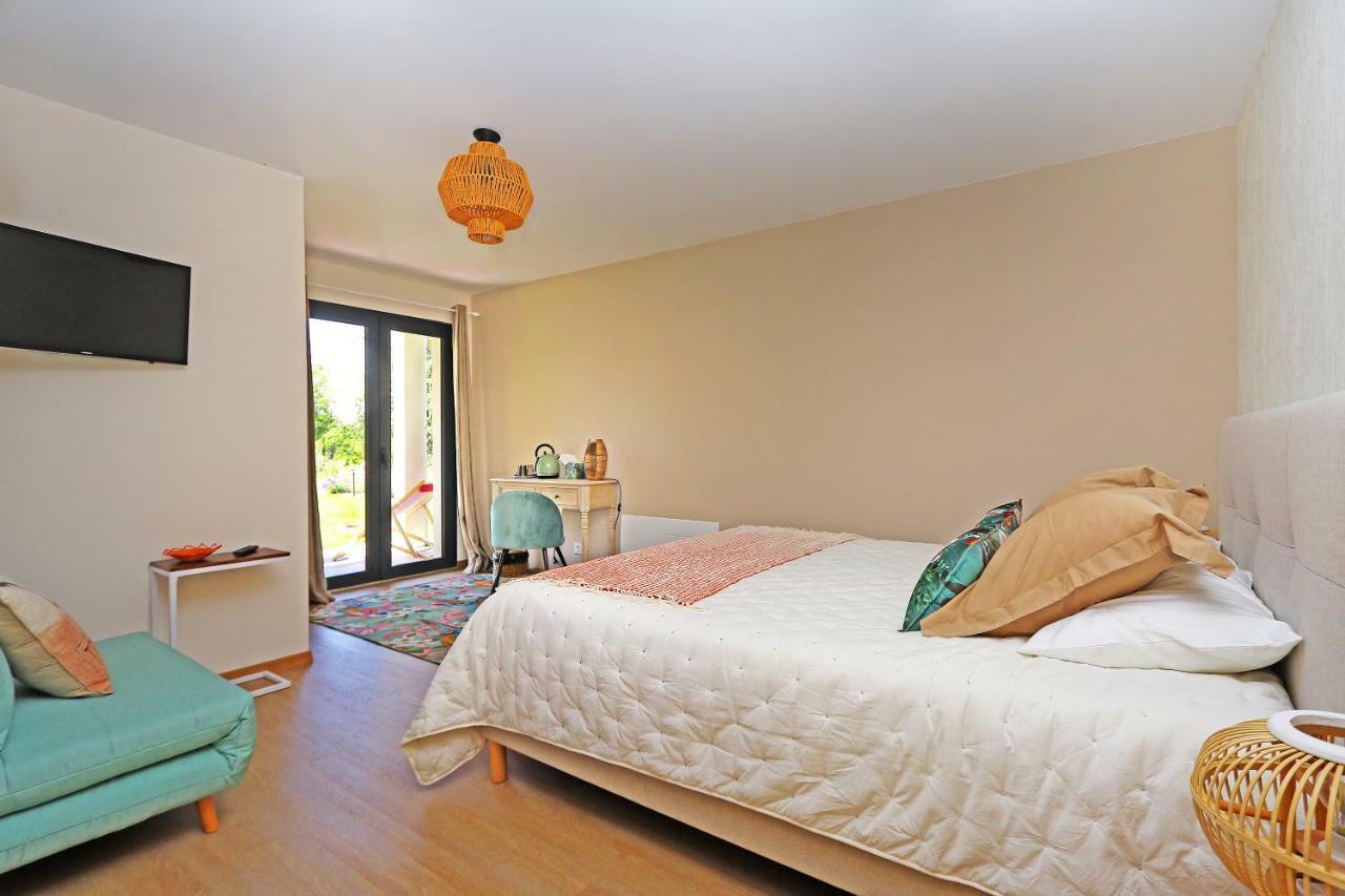 L Esprit Du Clain Chambres D Hotes Bandb De Standing Proches Du Futuroscope Golf Et Lac De St Cyr Naintre Esterno foto