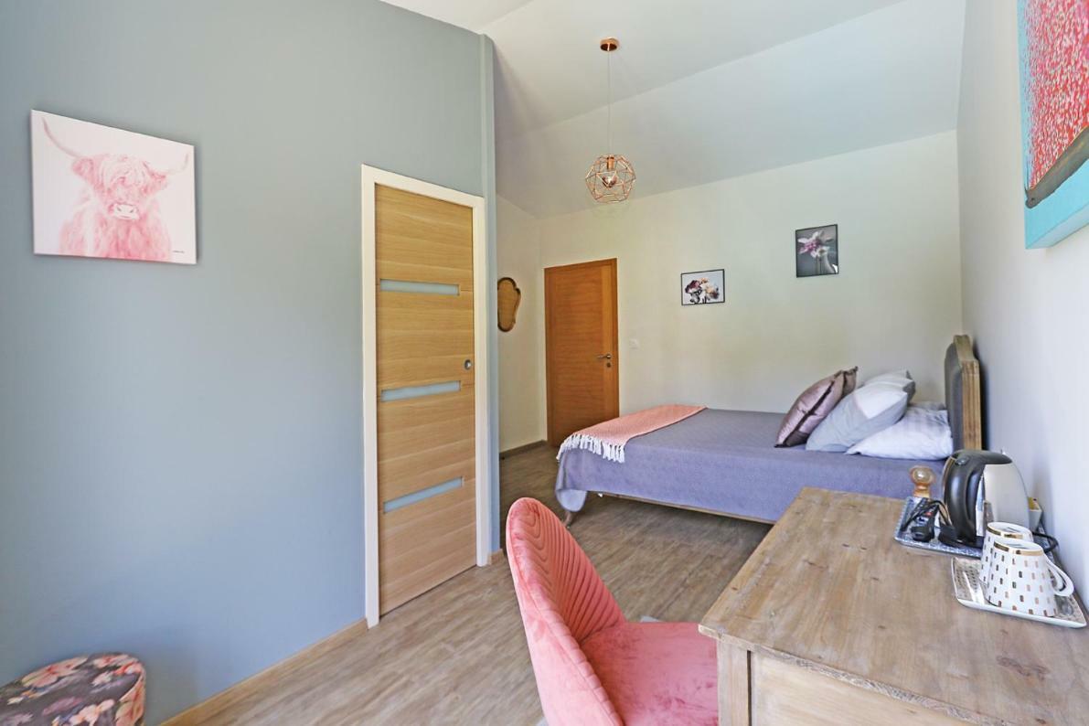 L Esprit Du Clain Chambres D Hotes Bandb De Standing Proches Du Futuroscope Golf Et Lac De St Cyr Naintre Esterno foto