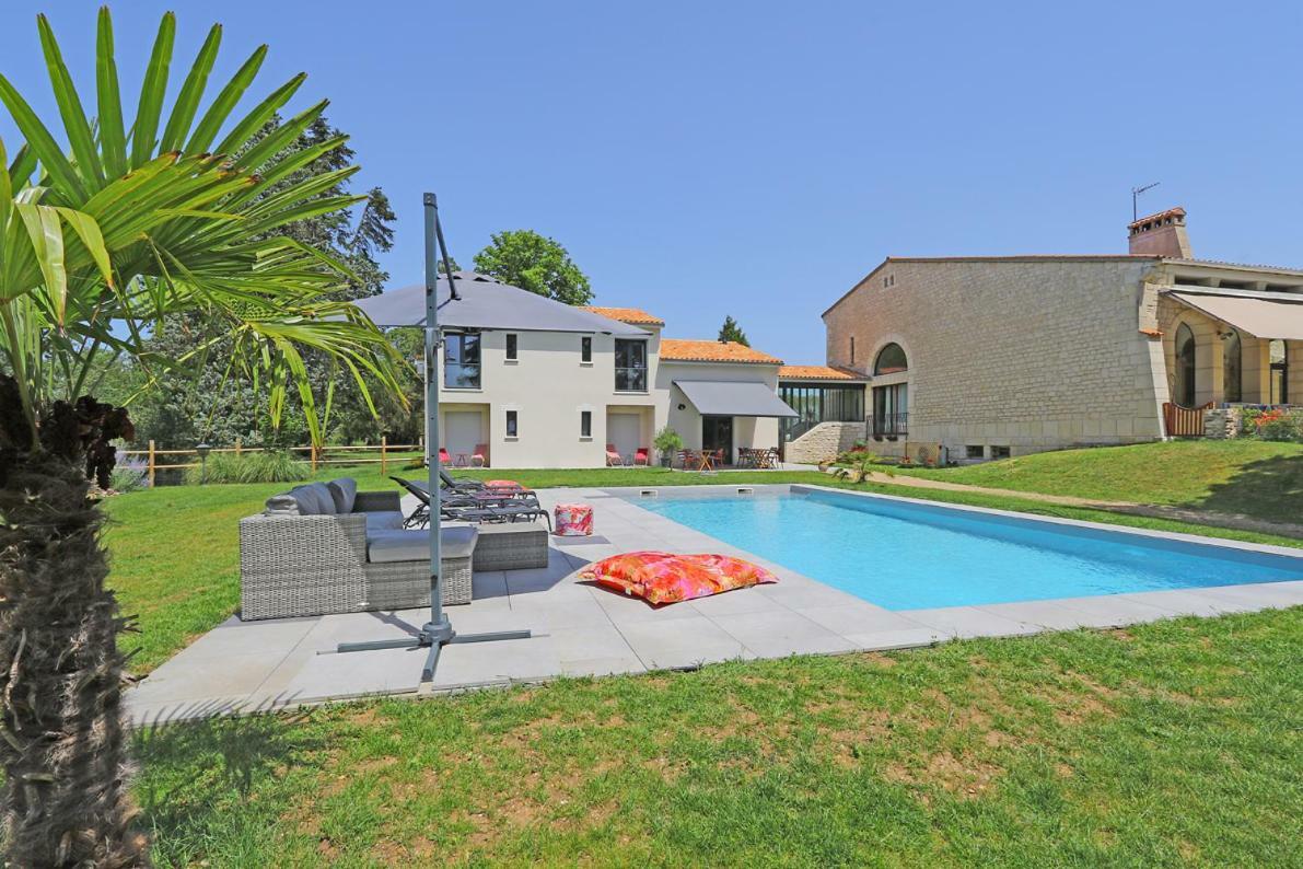 L Esprit Du Clain Chambres D Hotes Bandb De Standing Proches Du Futuroscope Golf Et Lac De St Cyr Naintre Esterno foto