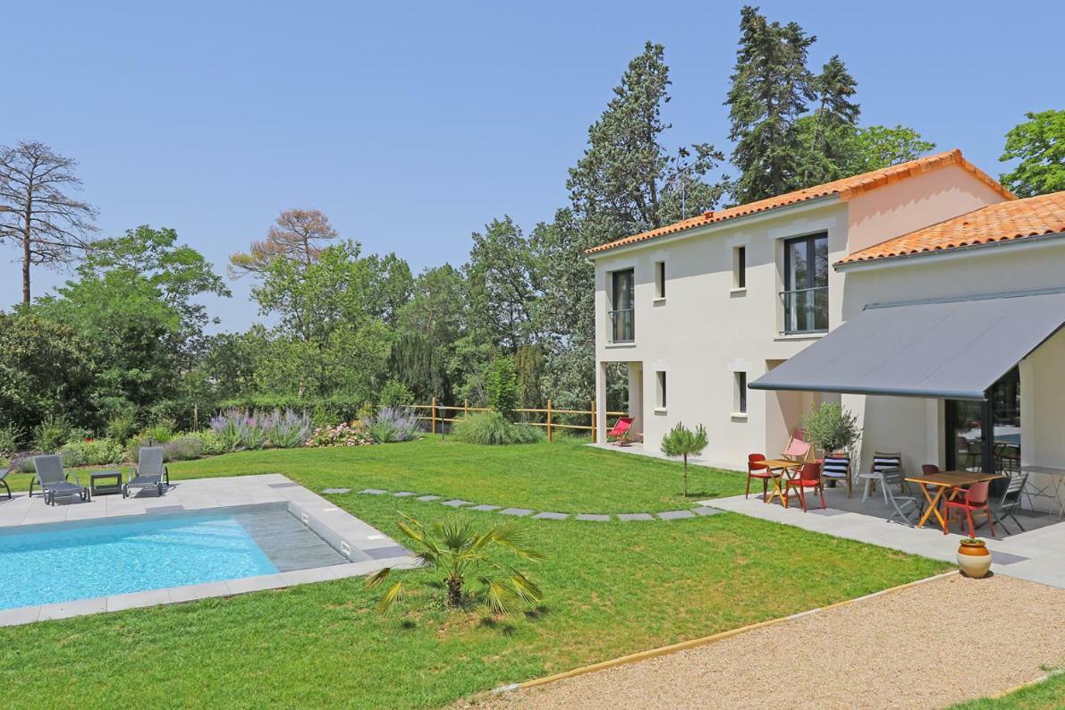 L Esprit Du Clain Chambres D Hotes Bandb De Standing Proches Du Futuroscope Golf Et Lac De St Cyr Naintre Esterno foto